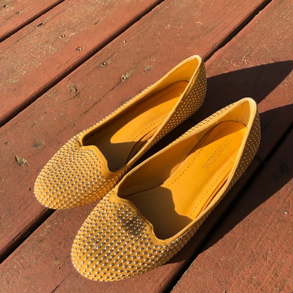 Studded Yellow Women's Flats Size 5.5 Shoedazzle